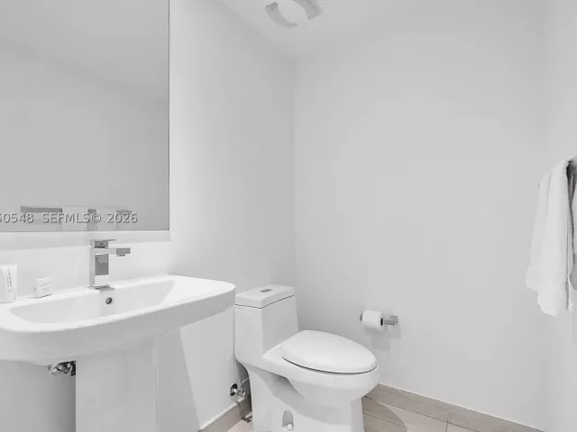 3-bedroom condo for sale in Hollywood - 4010 S Ocean Dr R1508 - MondialRealty