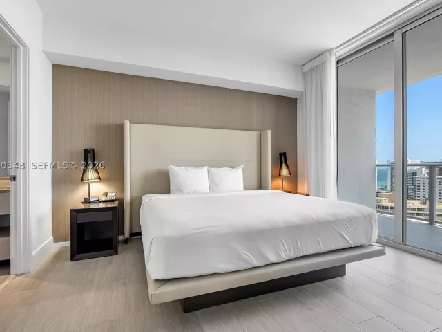 3-bedroom condo for sale in Hollywood - 4010 S Ocean Dr R1508 - MondialRealty