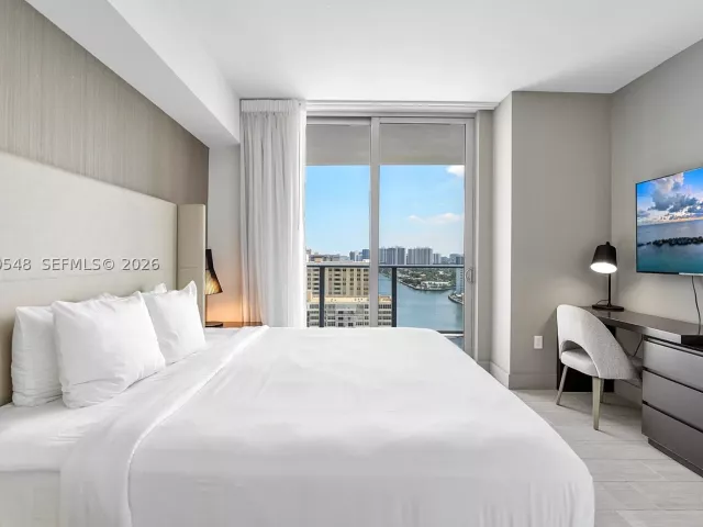 3-bedroom condo for sale in Hollywood - 4010 S Ocean Dr R1508 - MondialRealty