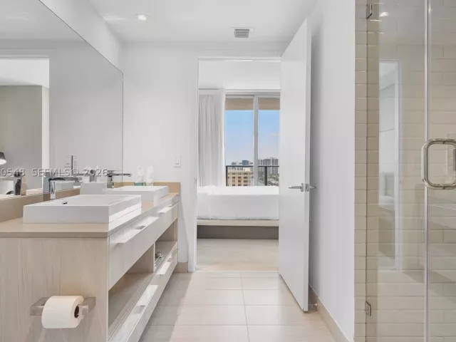3-bedroom condo for sale in Hollywood - 4010 S Ocean Dr R1508 - MondialRealty