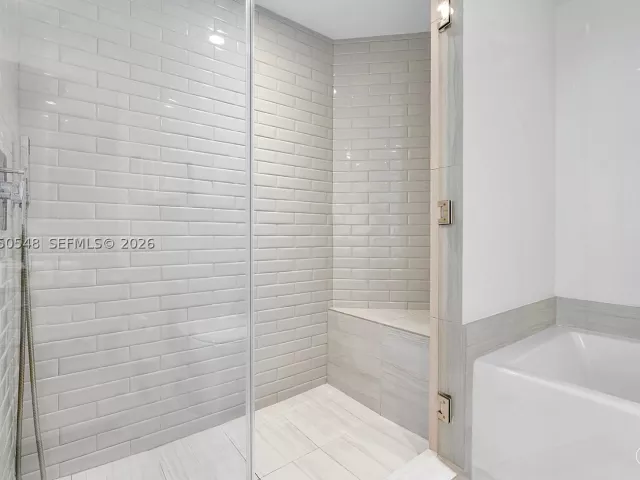 3-bedroom condo for sale in Hollywood - 4010 S Ocean Dr R1508 - MondialRealty