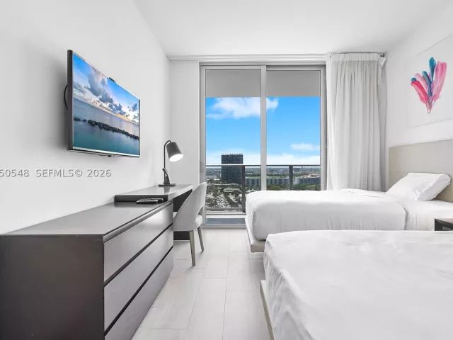 3-bedroom condo for sale in Hollywood - 4010 S Ocean Dr R1508 - MondialRealty