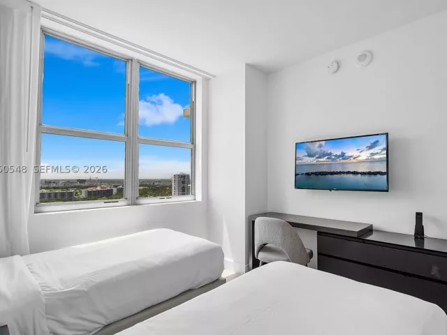 3-bedroom condo for sale in Hollywood - 4010 S Ocean Dr R1508 - MondialRealty