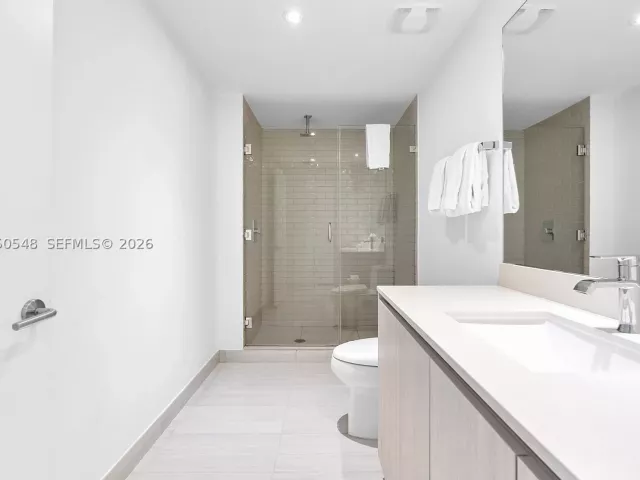 3-bedroom condo for sale in Hollywood - 4010 S Ocean Dr R1508 - MondialRealty