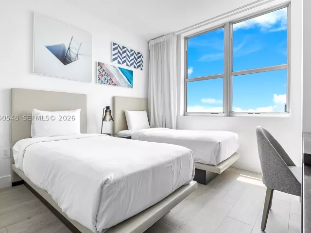 3-bedroom condo for sale in Hollywood - 4010 S Ocean Dr R1508 - MondialRealty