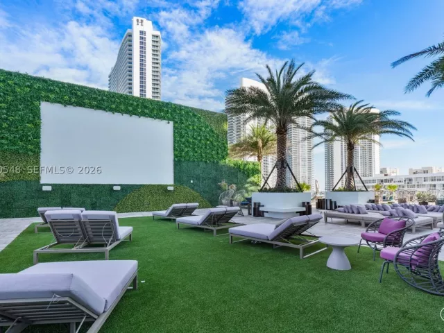 3-bedroom condo for sale in Hollywood - 4010 S Ocean Dr R1508 - MondialRealty