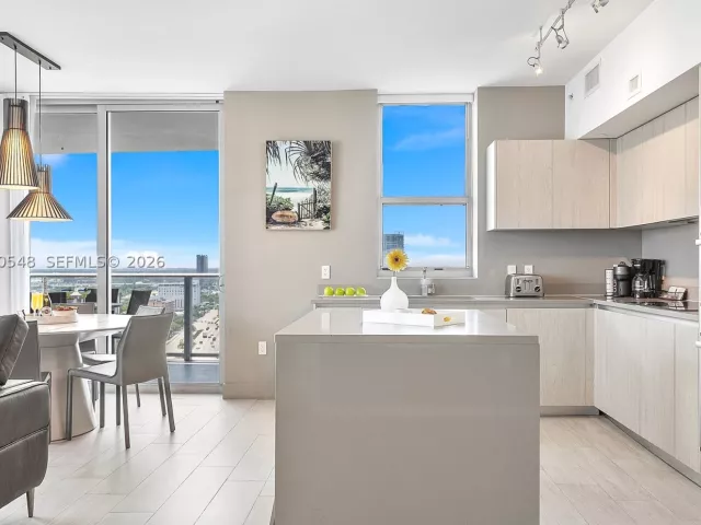 3-bedroom condo for sale in Hollywood - 4010 S Ocean Dr R1508 - MondialRealty