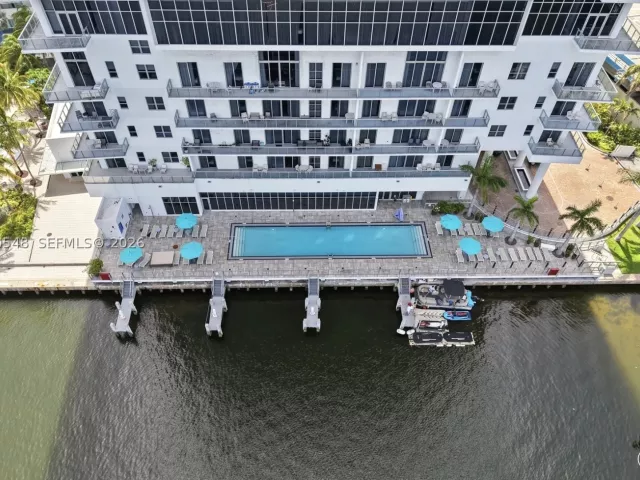 3-bedroom condo for sale in Hollywood - 4010 S Ocean Dr R1508 - MondialRealty