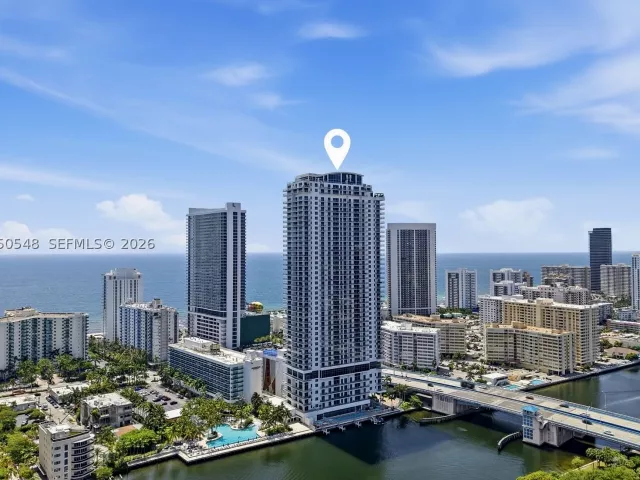 3-bedroom condo for sale in Hollywood - 4010 S Ocean Dr R1508 - MondialRealty