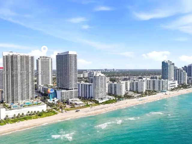 3-bedroom condo for sale in Hollywood - 4010 S Ocean Dr R1508 - MondialRealty