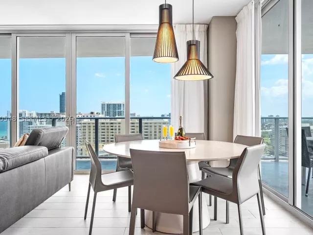 3-bedroom condo for sale in Hollywood - 4010 S Ocean Dr R1508 - MondialRealty
