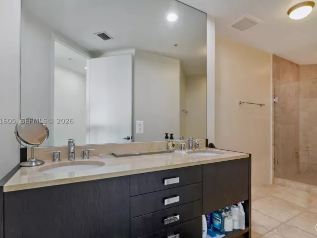 2-bedroom condo for rent in Sunny Isles Beach - 18201 Collins Ave 4209A - MondialRealty