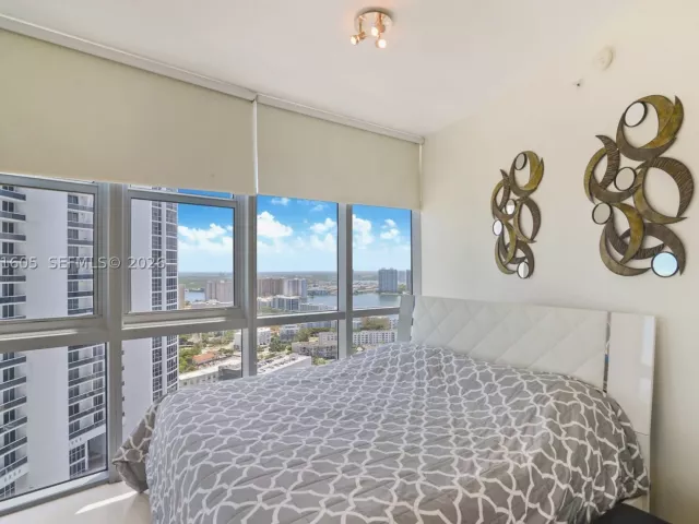 2-bedroom condo for rent in Sunny Isles Beach - 18201 Collins Ave 4209A - MondialRealty