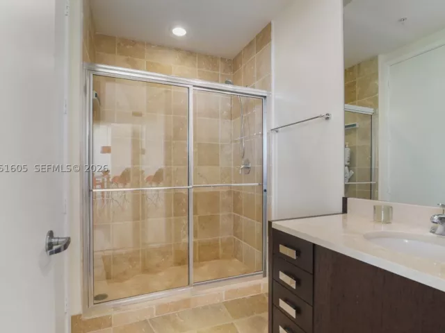 2-bedroom condo for rent in Sunny Isles Beach - 18201 Collins Ave 4209A - MondialRealty