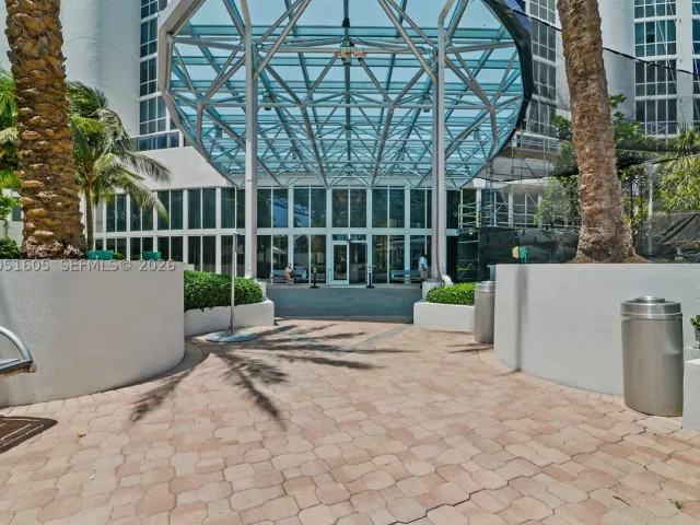 2-bedroom condo for rent in Sunny Isles Beach - 18201 Collins Ave 4209A - MondialRealty