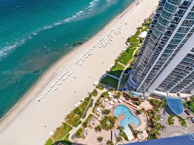 2-bedroom condo for rent in Sunny Isles Beach - 18201 Collins Ave 4209A - MondialRealty