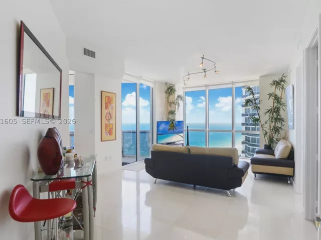 2-bedroom condo for rent in Sunny Isles Beach - 18201 Collins Ave 4209A - MondialRealty