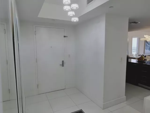 3-bedroom condo for rent in Miami - 50 Biscayne Blvd 2810 - MondialRealty