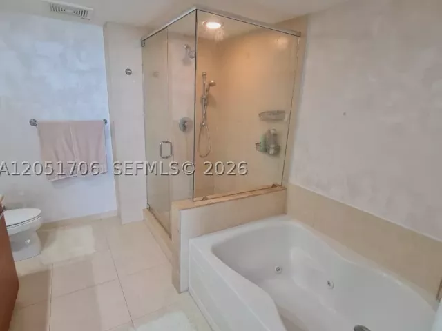 3-bedroom condo for rent in Miami - 50 Biscayne Blvd 2810 - MondialRealty