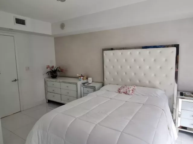 3-bedroom condo for rent in Miami - 50 Biscayne Blvd 2810 - MondialRealty