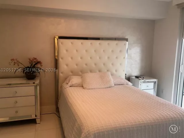 3-bedroom condo for rent in Miami - 50 Biscayne Blvd 2810 - MondialRealty
