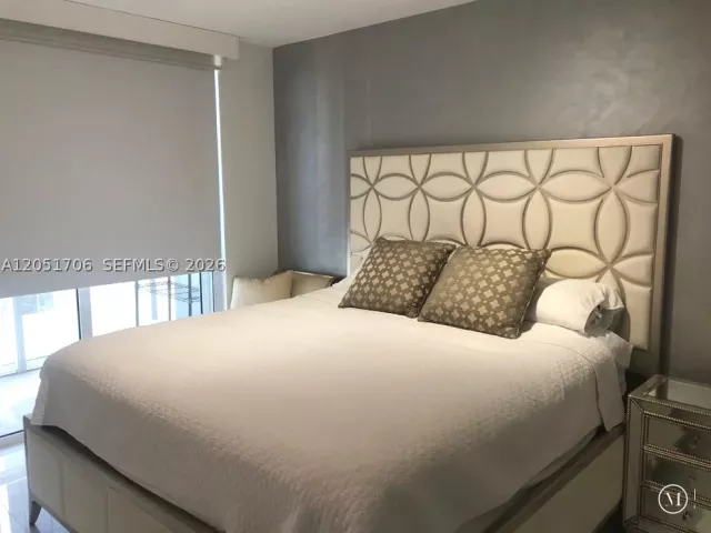 3-bedroom condo for rent in Miami - 50 Biscayne Blvd 2810 - MondialRealty