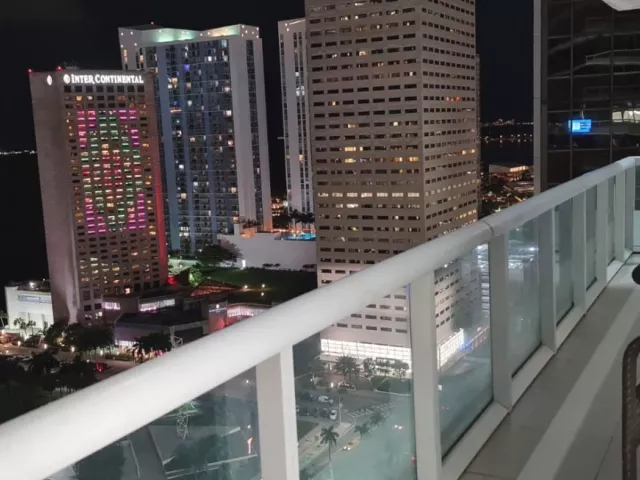 3-bedroom condo for rent in Miami - 50 Biscayne Blvd 2810 - MondialRealty