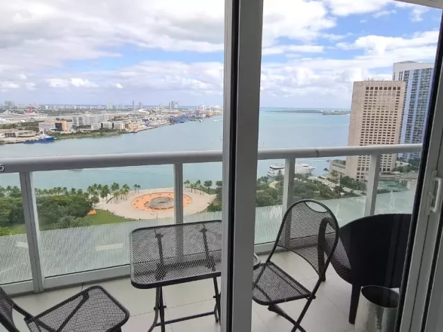 3-bedroom condo for rent in Miami - 50 Biscayne Blvd 2810 - MondialRealty