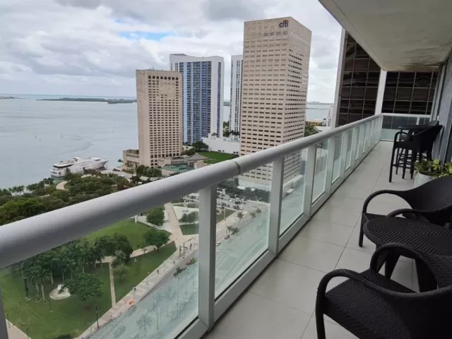 3-bedroom condo for rent in Miami - 50 Biscayne Blvd 2810 - MondialRealty
