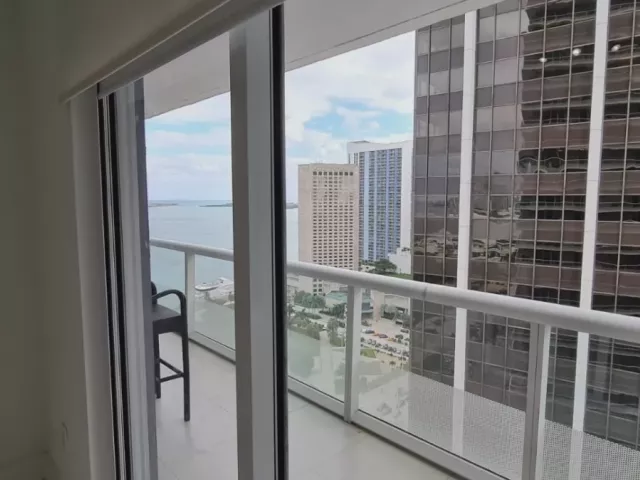 3-bedroom condo for rent in Miami - 50 Biscayne Blvd 2810 - MondialRealty