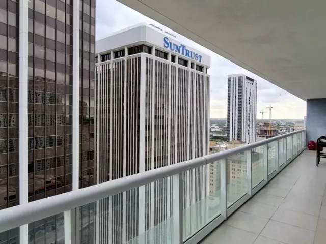 3-bedroom condo for rent in Miami - 50 Biscayne Blvd 2810 - MondialRealty