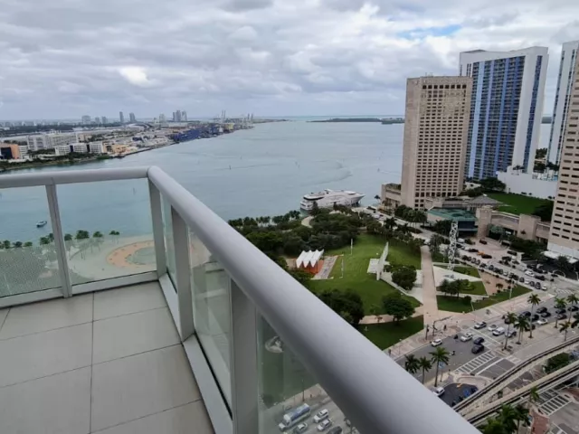 3-bedroom condo for rent in Miami - 50 Biscayne Blvd 2810 - MondialRealty
