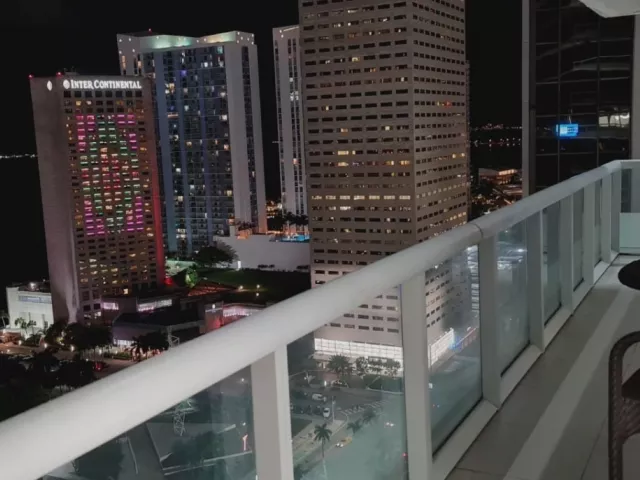 3-bedroom condo for rent in Miami - 50 Biscayne Blvd 2810 - MondialRealty