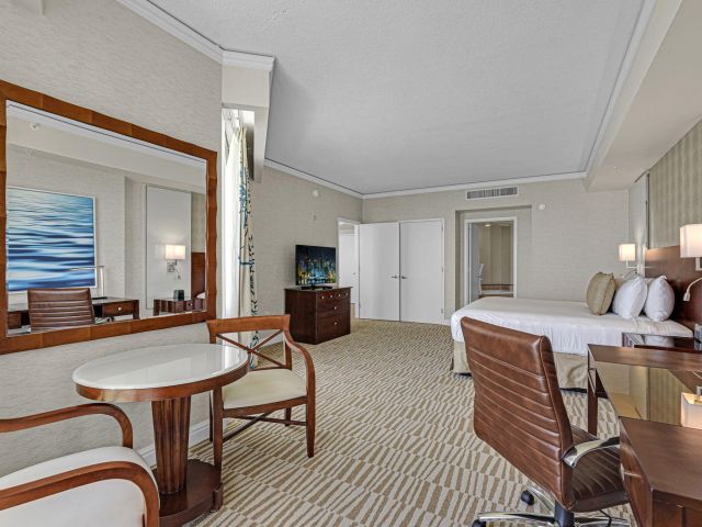 2-bedroom condo for sale in Sunny Isles Beach - 18001 Collins Avenue 2609 - MondialRealty