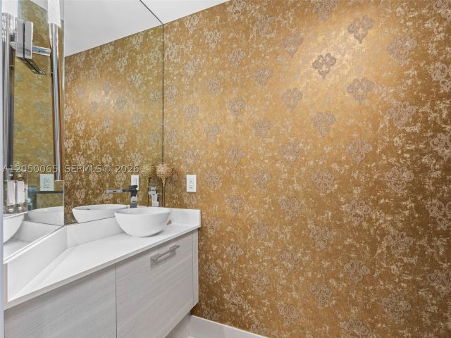 3-bedroom condo for rent in Miami - 650 NE 32nd St 1201 - MondialRealty