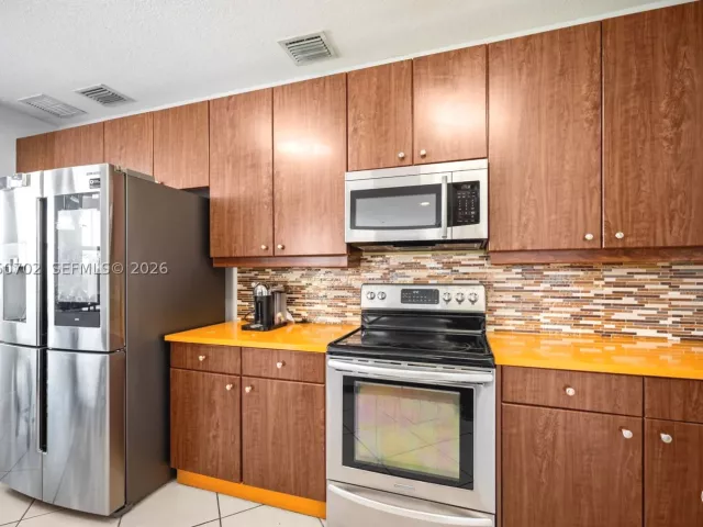 4-bedroom home for sale in Miami - 6504 SW 166th Ct - MondialRealty