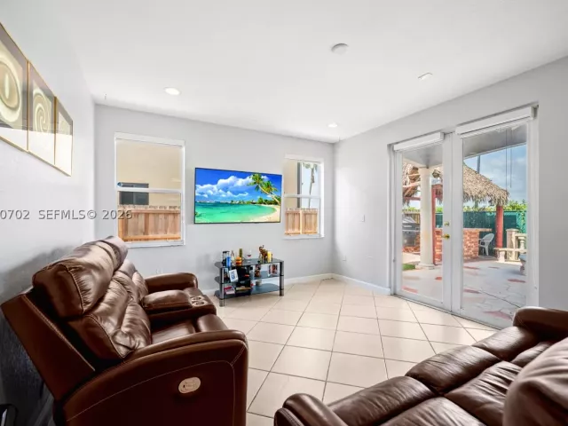 4-bedroom home for sale in Miami - 6504 SW 166th Ct - MondialRealty