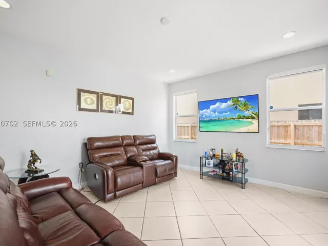 4-bedroom home for sale in Miami - 6504 SW 166th Ct - MondialRealty