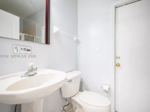 4-bedroom home for sale in Miami - 6504 SW 166th Ct - MondialRealty