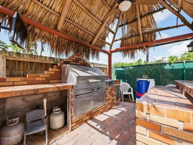 4-bedroom home for sale in Miami - 6504 SW 166th Ct - MondialRealty