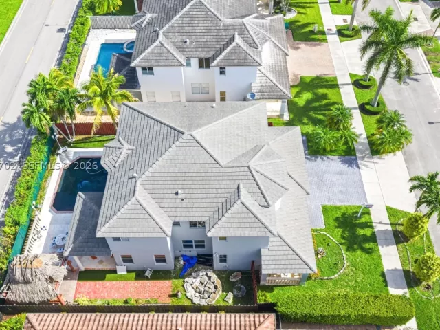 4-bedroom home for sale in Miami - 6504 SW 166th Ct - MondialRealty