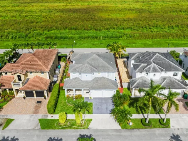 4-bedroom home for sale in Miami - 6504 SW 166th Ct - MondialRealty