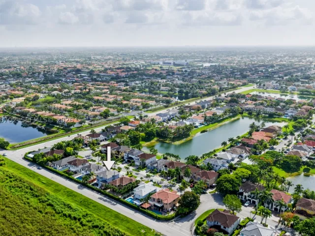 4-bedroom home for sale in Miami - 6504 SW 166th Ct - MondialRealty