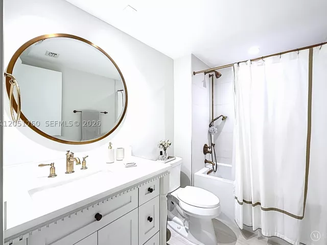 2-bedroom condo for sale in Key Biscayne - 445 Grand Bay Dr 418 - MondialRealty