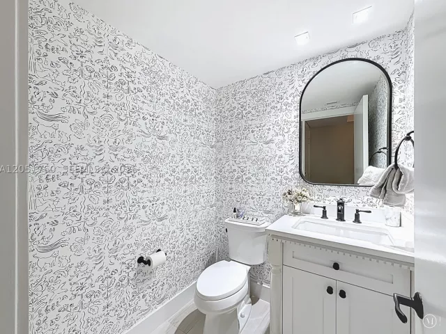 2-bedroom condo for sale in Key Biscayne - 445 Grand Bay Dr 418 - MondialRealty