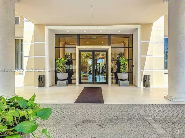 2-bedroom condo for sale in Key Biscayne - 445 Grand Bay Dr 418 - MondialRealty