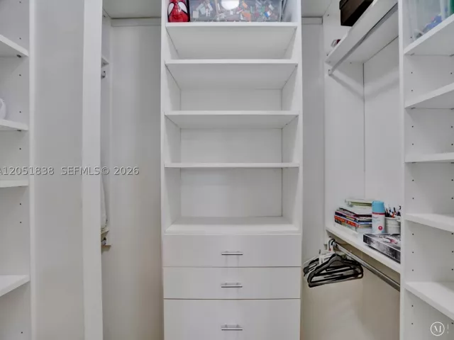 4-bedroom home for rent in Miami - 12401 SW 77th St 12401 - MondialRealty