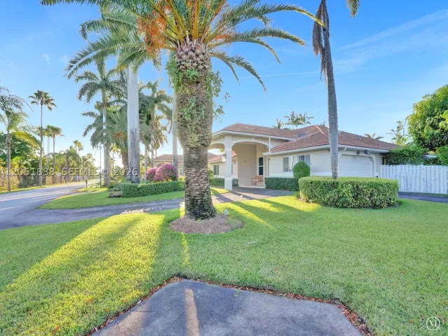 4-bedroom home for rent in Miami - 12401 SW 77th St 12401 - MondialRealty