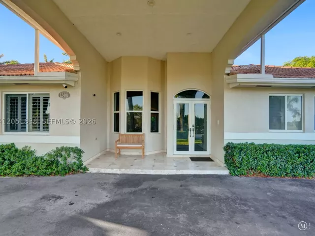 4-bedroom home for rent in Miami - 12401 SW 77th St 12401 - MondialRealty