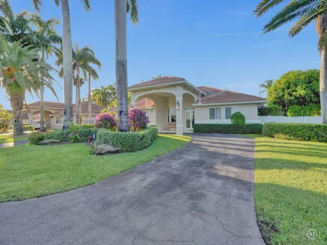 4-bedroom home for rent in Miami - 12401 SW 77th St 12401 - MondialRealty